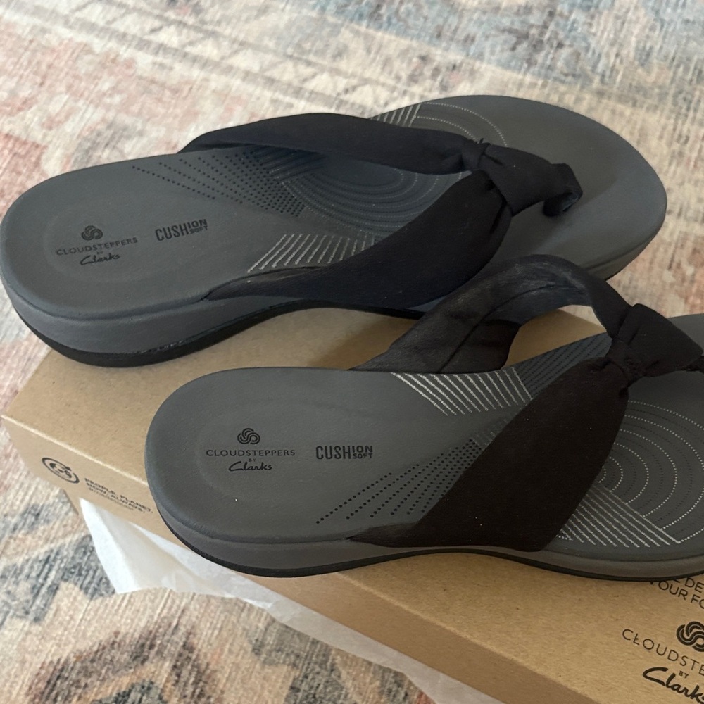 Clarks Women's Black and Gray Sandals